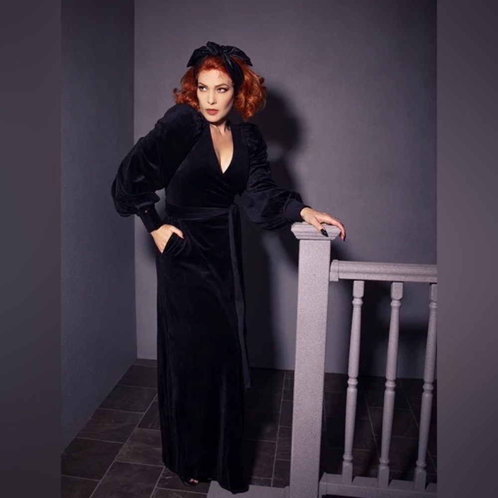 Crawford Hostess Wrap Gown in Black- La Femme en Noir